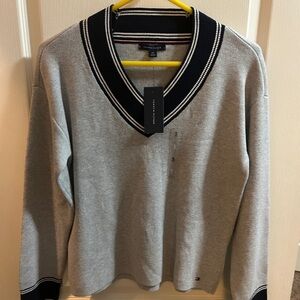 BNWT Tommy Hilfiger Ladies Small V neck sweater.